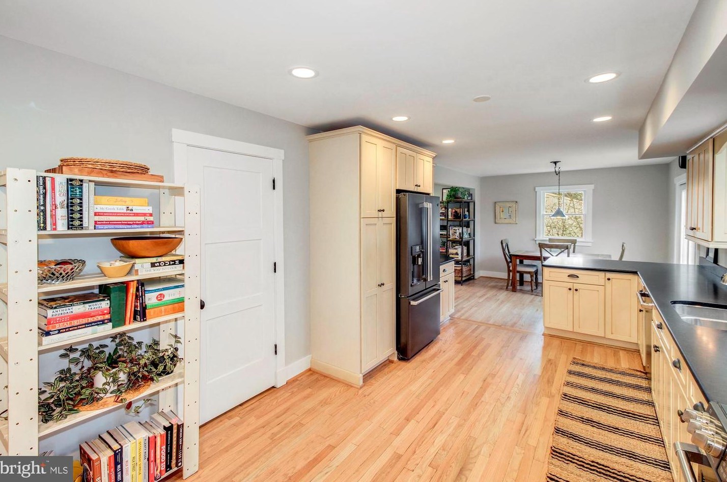 10226 Burnside Dr, Ellicott MD 21042-4804 exterior