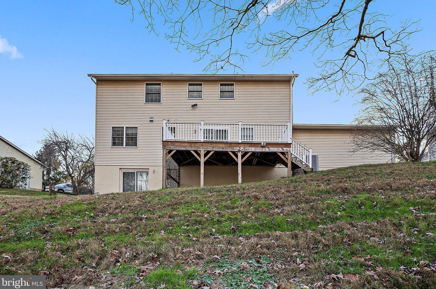 10070 Colonial Dr, Ellicott MD 21042-6230 exterior