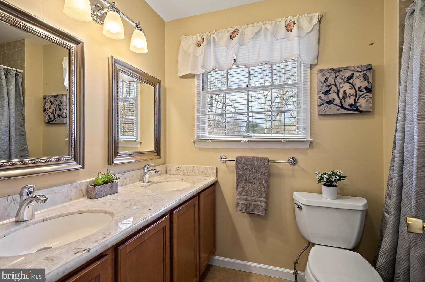 10070 Colonial Dr, Ellicott MD 21042-6230 exterior