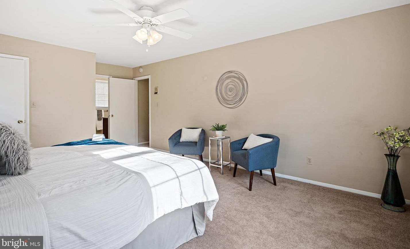 10070 Colonial Dr, Ellicott MD 21042-6230 exterior