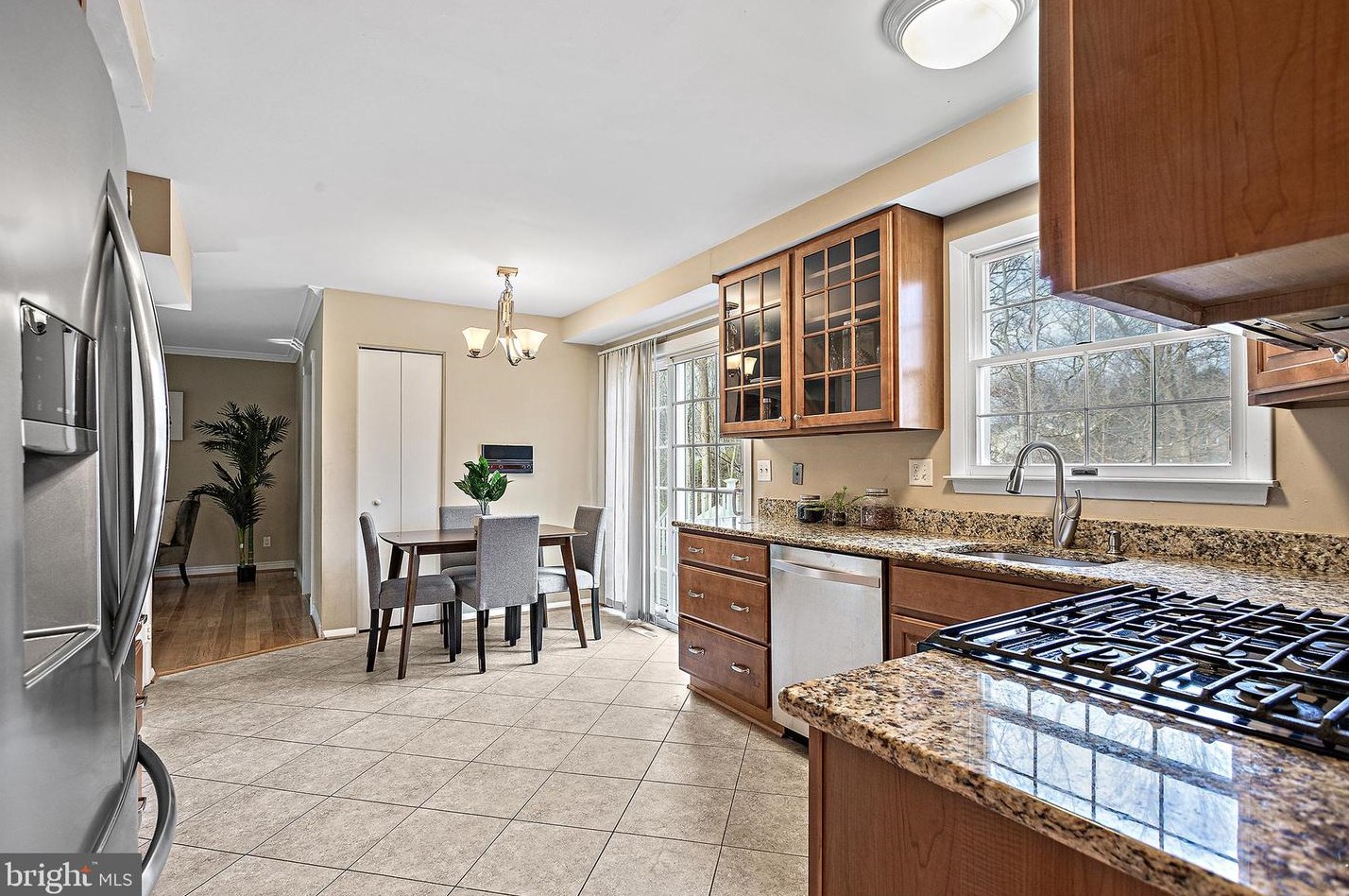 10070 Colonial Dr, Ellicott MD 21042-6230 exterior