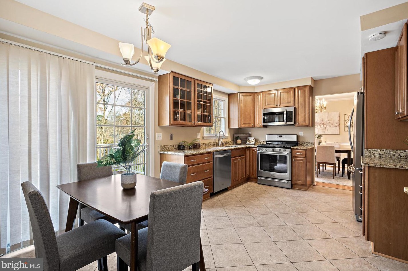 10070 Colonial Dr, Ellicott MD 21042-6230 exterior