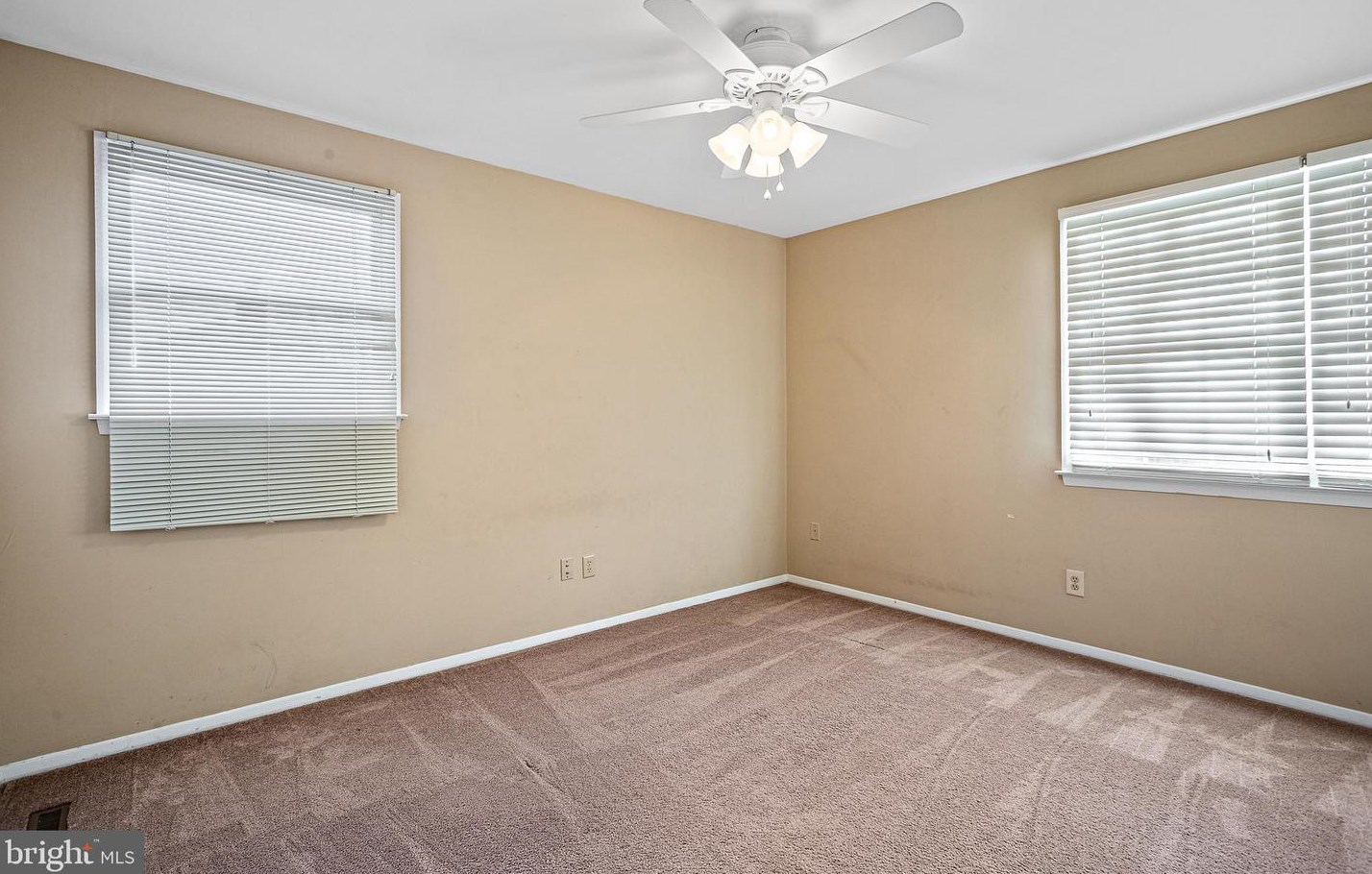 10070 Colonial Dr, Ellicott MD 21042-6230 exterior