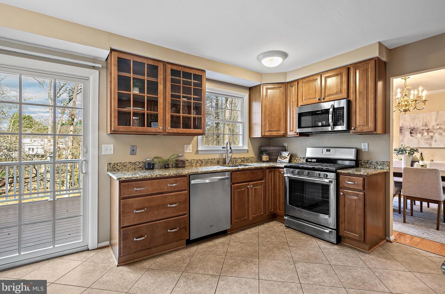 10070 Colonial Dr, Ellicott MD 21042-6230 exterior