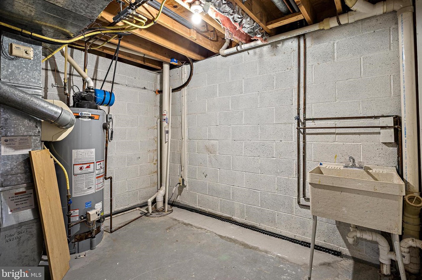 10070 Colonial Dr, Ellicott MD 21042-6230 exterior