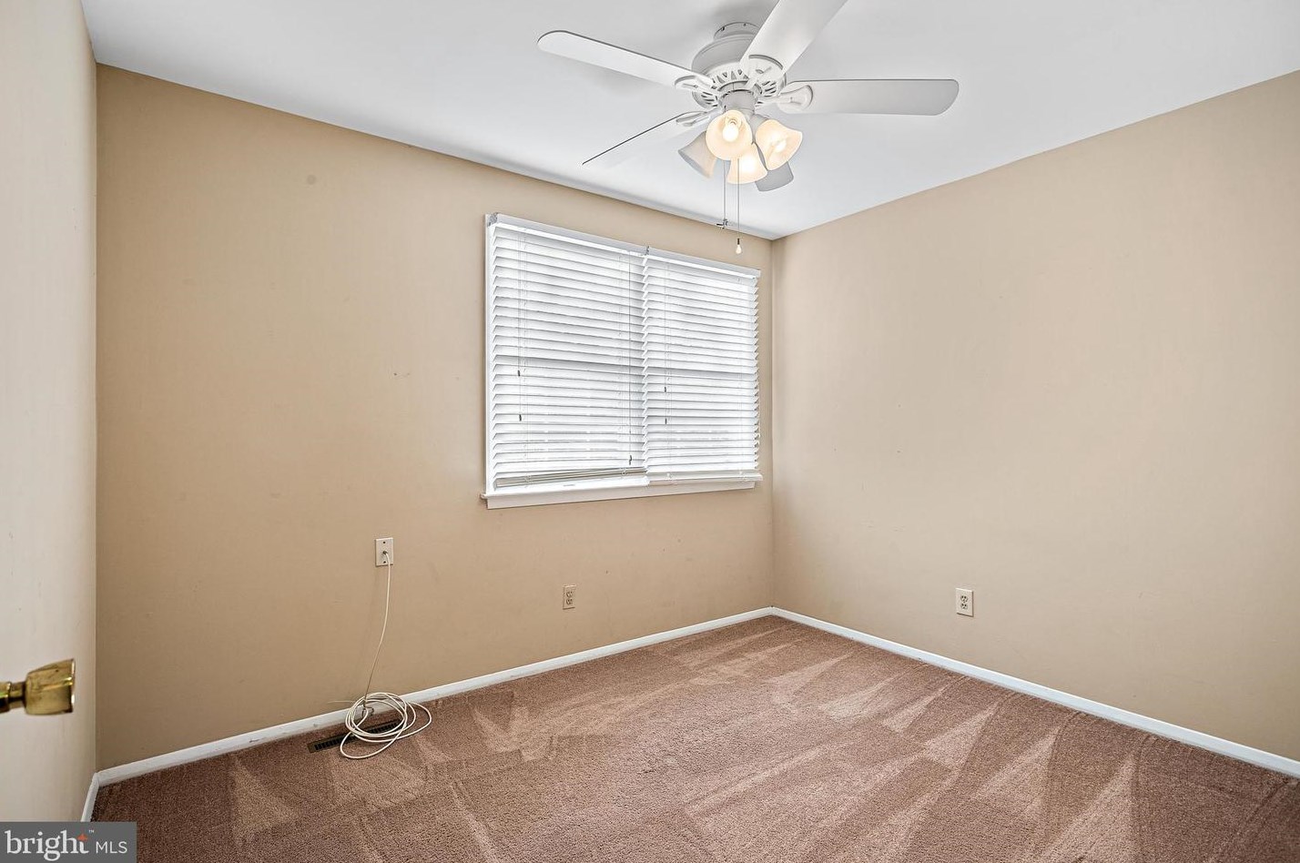 10070 Colonial Dr, Ellicott MD 21042-6230 exterior