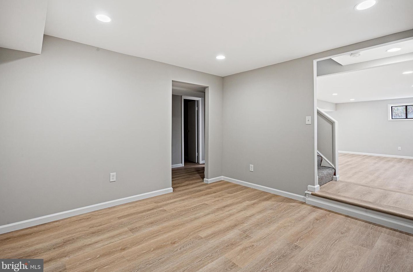 10070 Colonial Dr, Ellicott MD 21042-6230 exterior