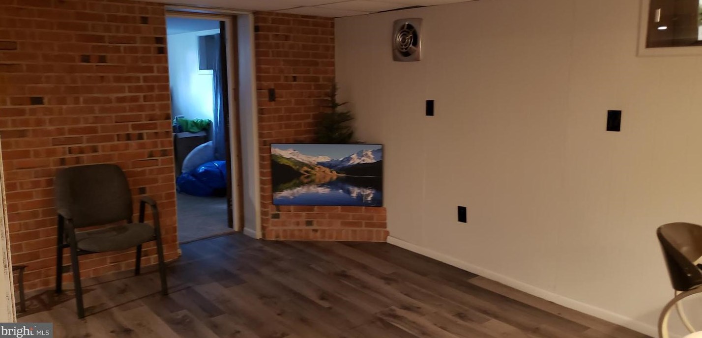 10370 Globe Dr, Ellicott, MD 21042