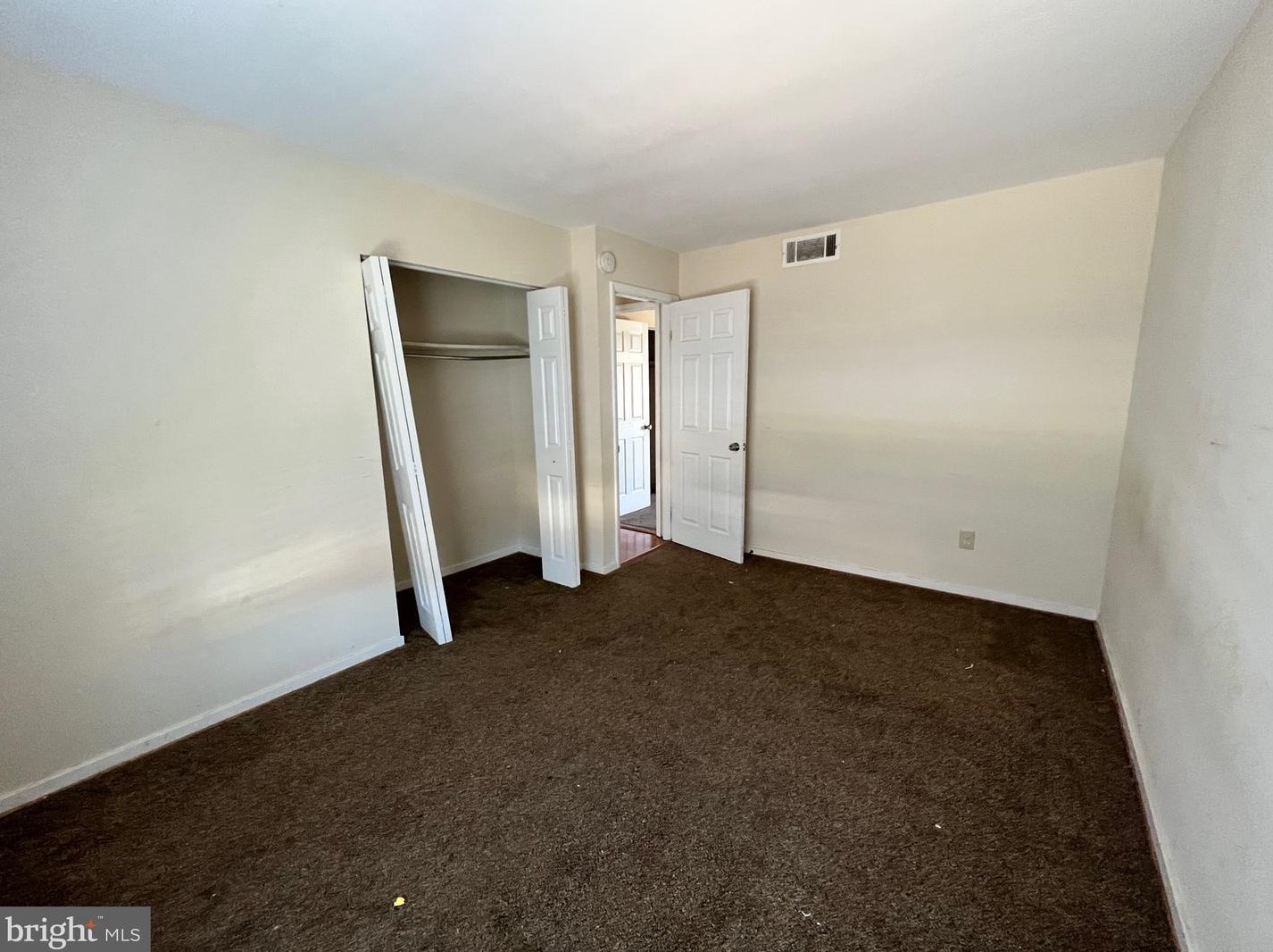 5429 Wolf River Ln, Columbia MD 21045-2258 exterior