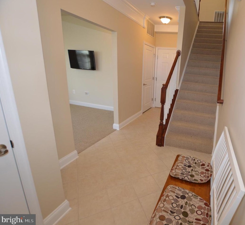 5906 Logans Way, Ellicott MD  21043-7507 exterior