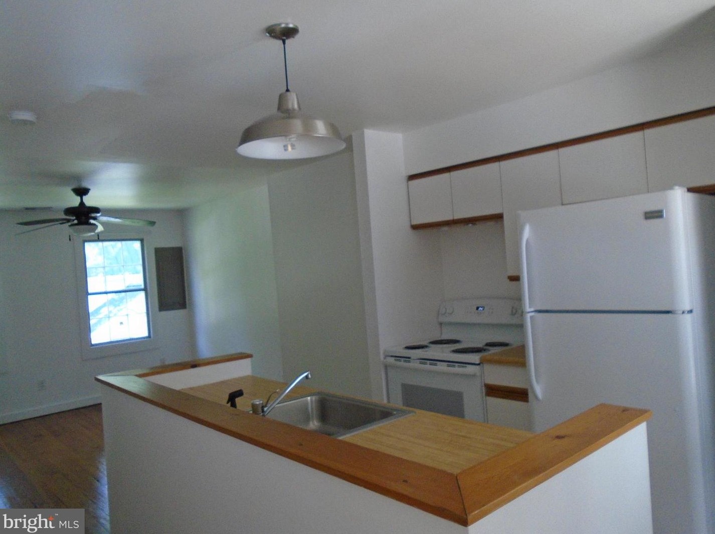 8486 Frederick Rd, Ellicott MD  21043-4606 exterior