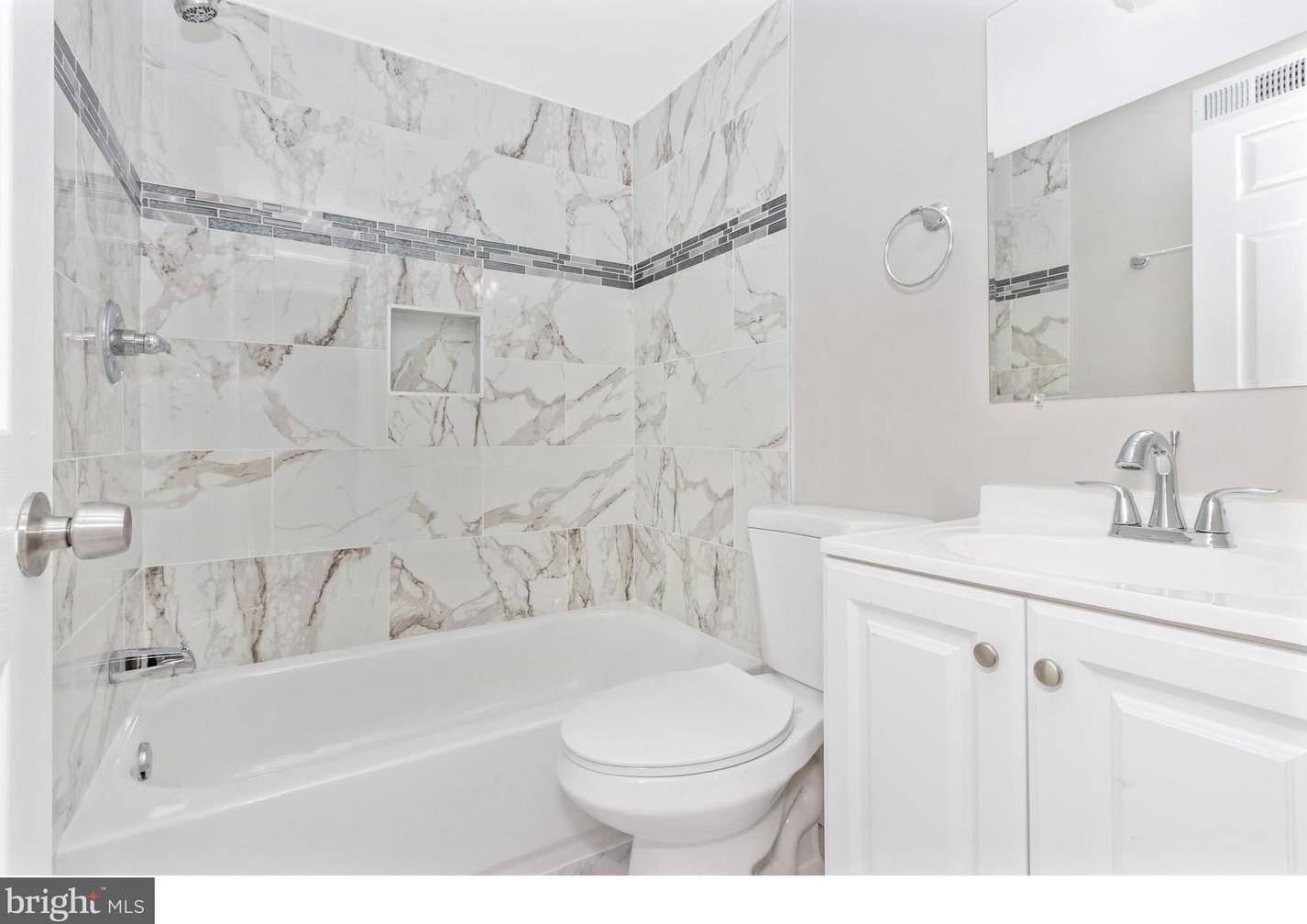 2817 Greenway Dr, Ellicott MD  21042-2524 exterior