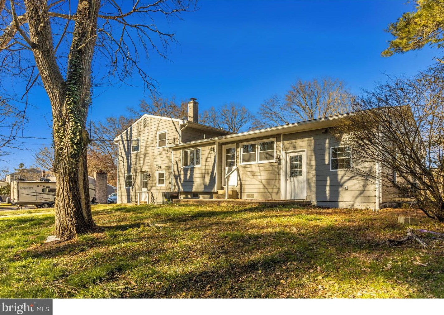 2817 Greenway Dr, Ellicott MD  21042-2524 exterior