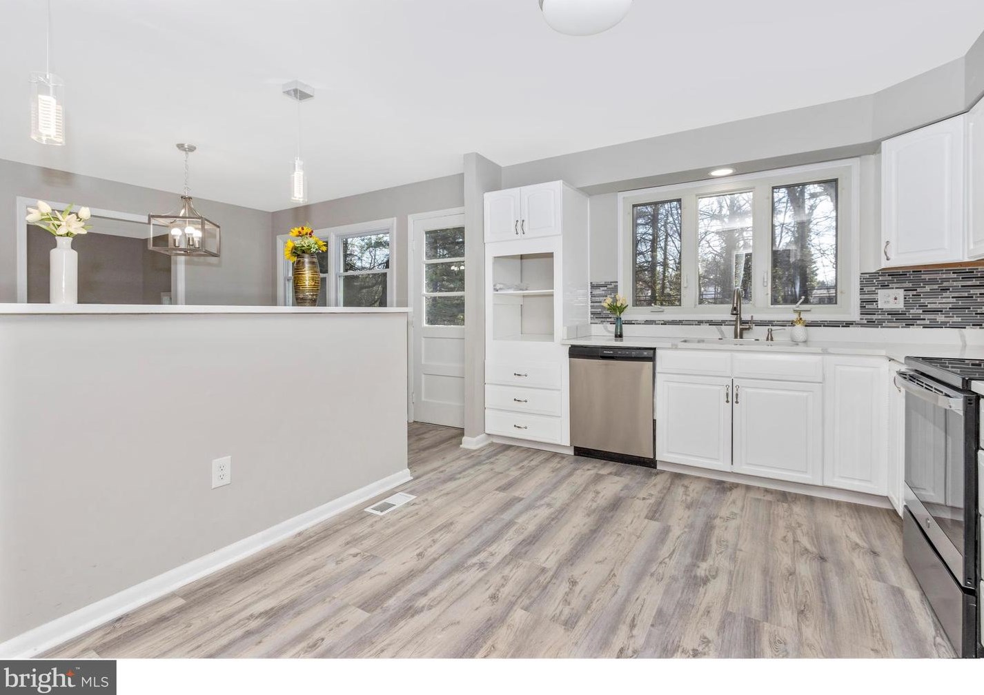 2817 Greenway Dr, Ellicott MD  21042-2524 exterior