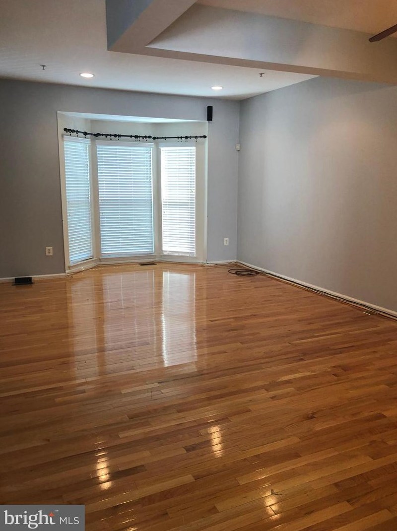 8800 Papillon Dr, Ellicott MD  21043-4000 exterior