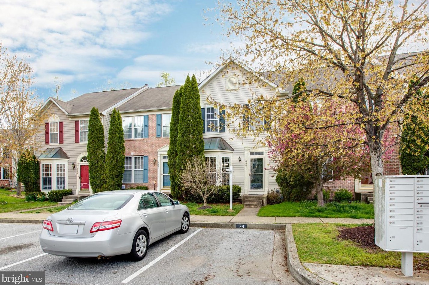 8882 Papillon Dr, Ellicott, MD 21043-4000