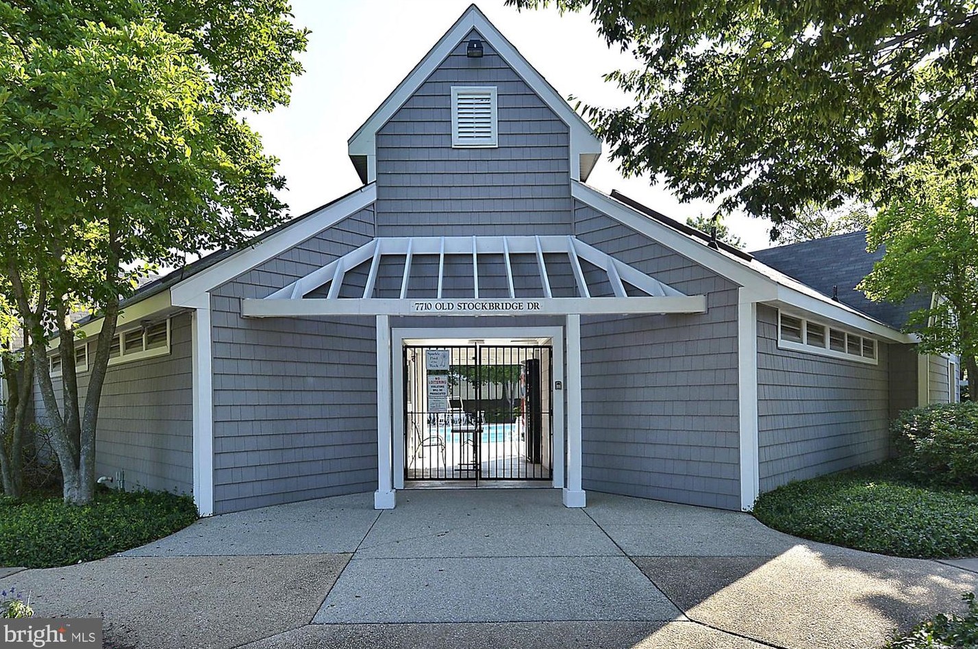 7609 Coachlight Ln, Ellicott MD  21043-7943 exterior