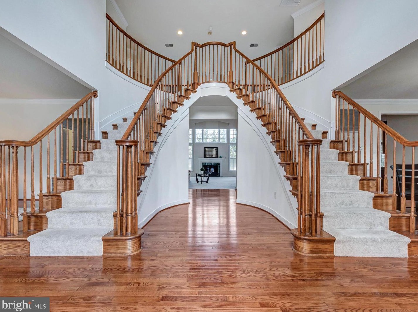 9022 Labrador Ln, Ellicott, MD 21042-5909