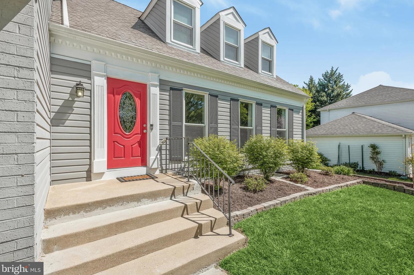 10215 Fairway Dr, Ellicott, MD 21042-2116