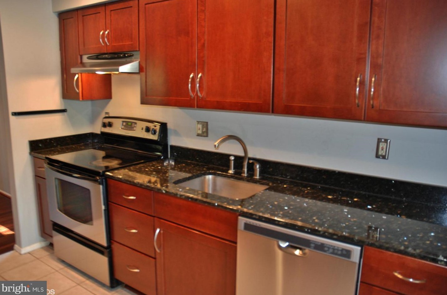 8120 Wooded Glen Ct, Ellicott MD  21043-6940 exterior