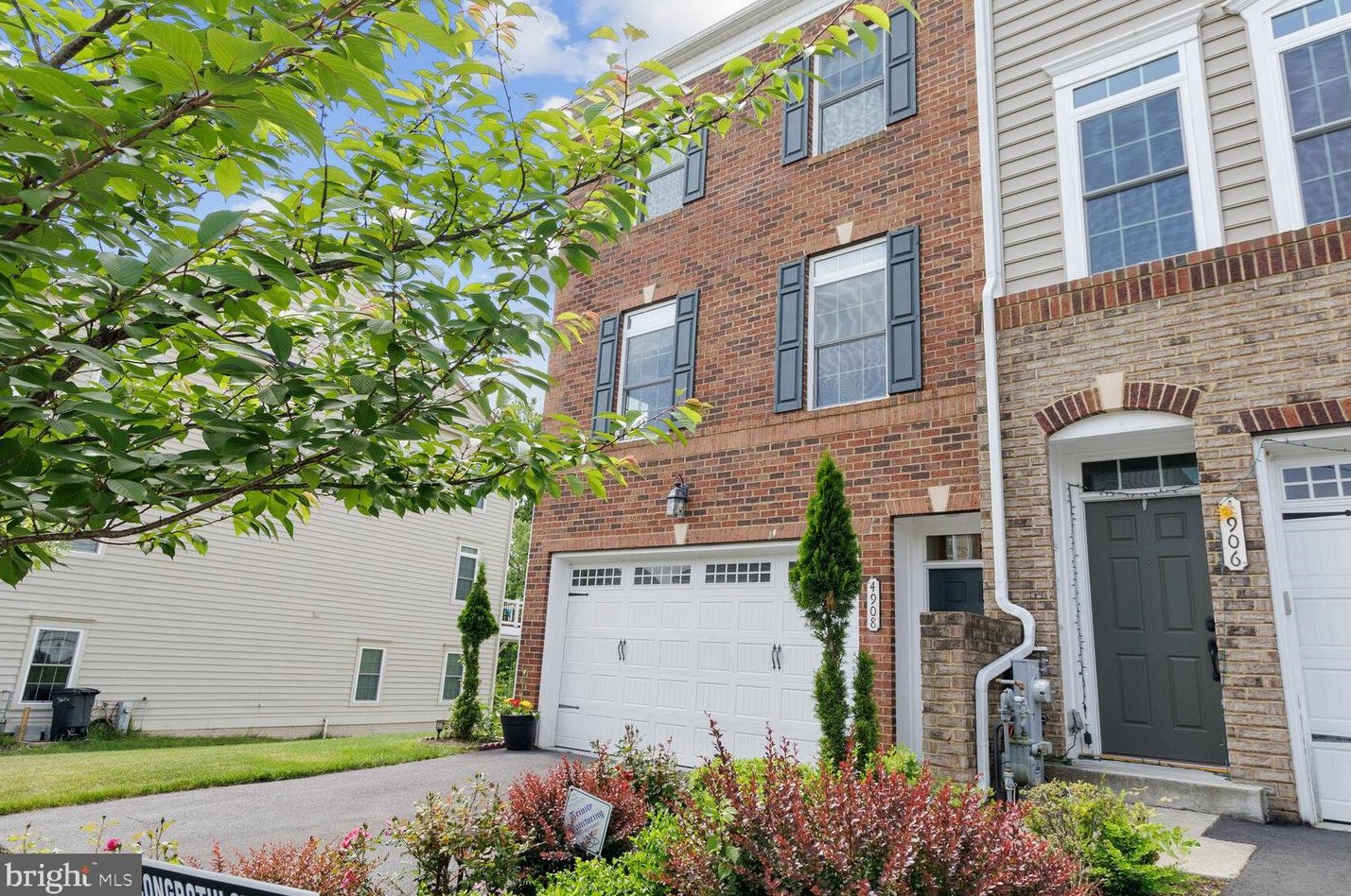 4908 Rushing River Dr, Ellicott, MD 21043-8006