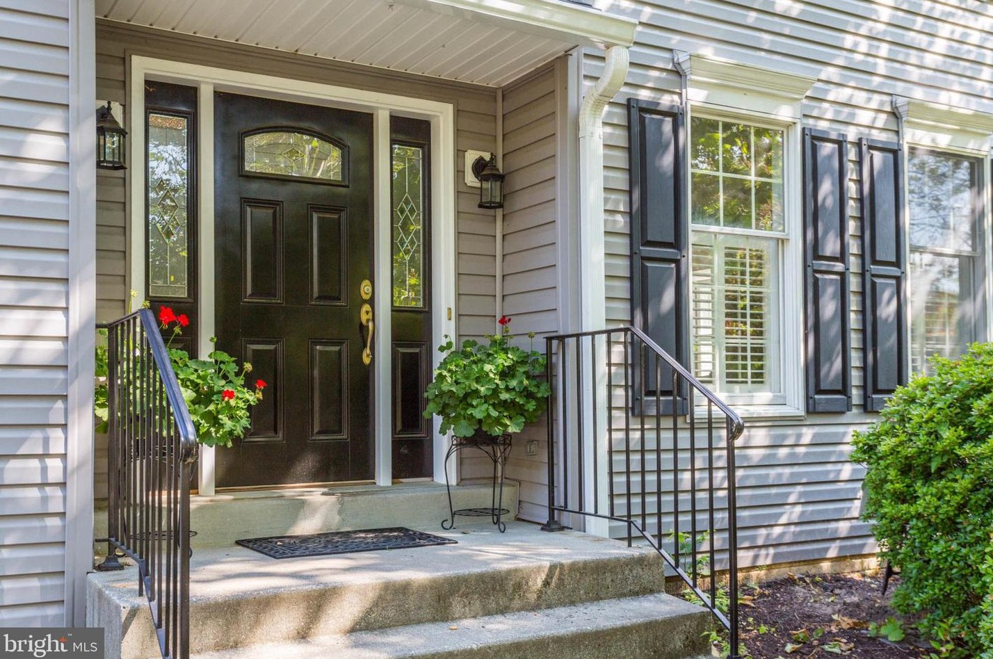 9912 Springfield Dr, Ellicott, MD 21042-4948