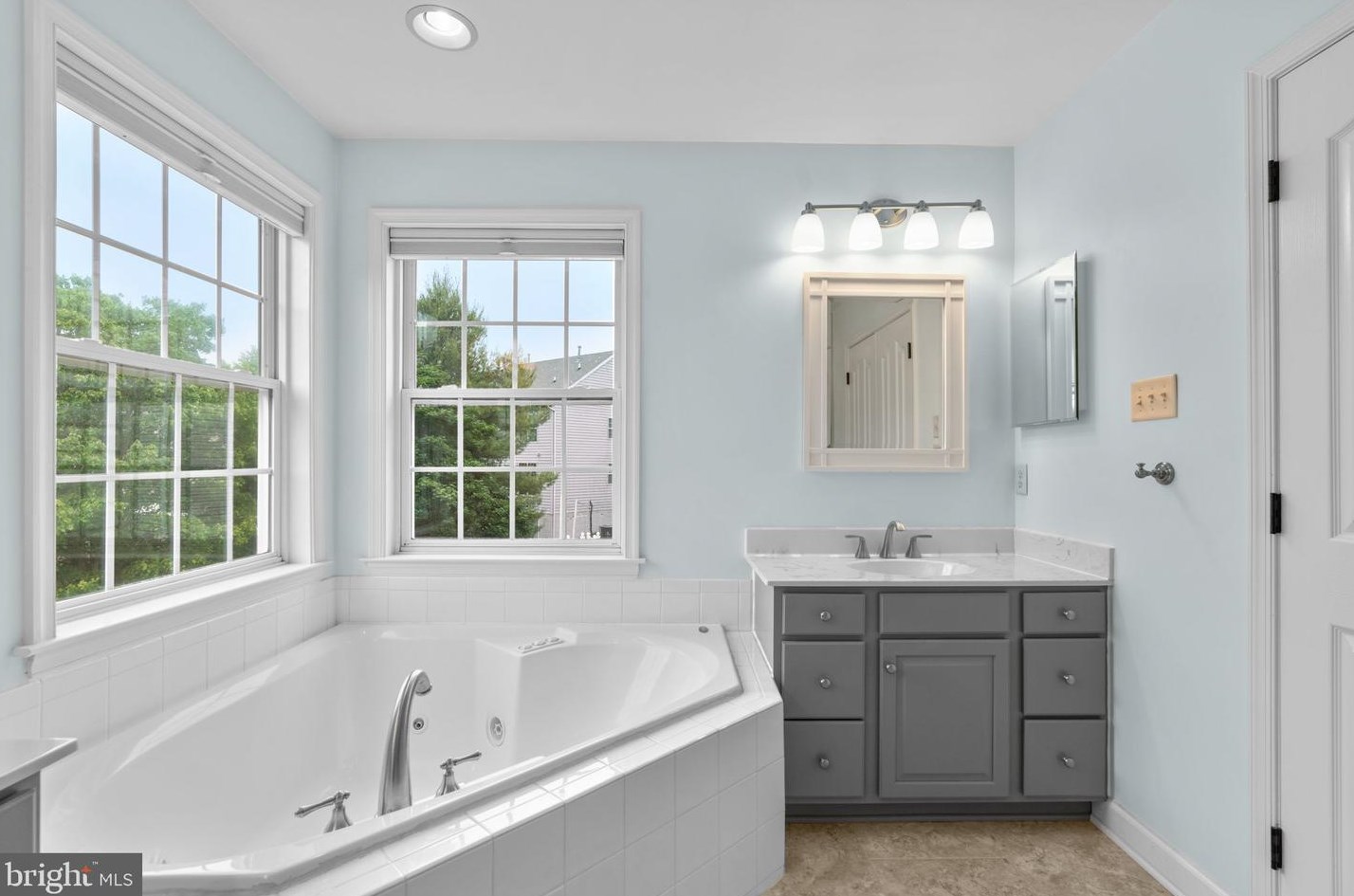 2186 Oak Frst Dr, Ellicott MD 21043-1903 exterior