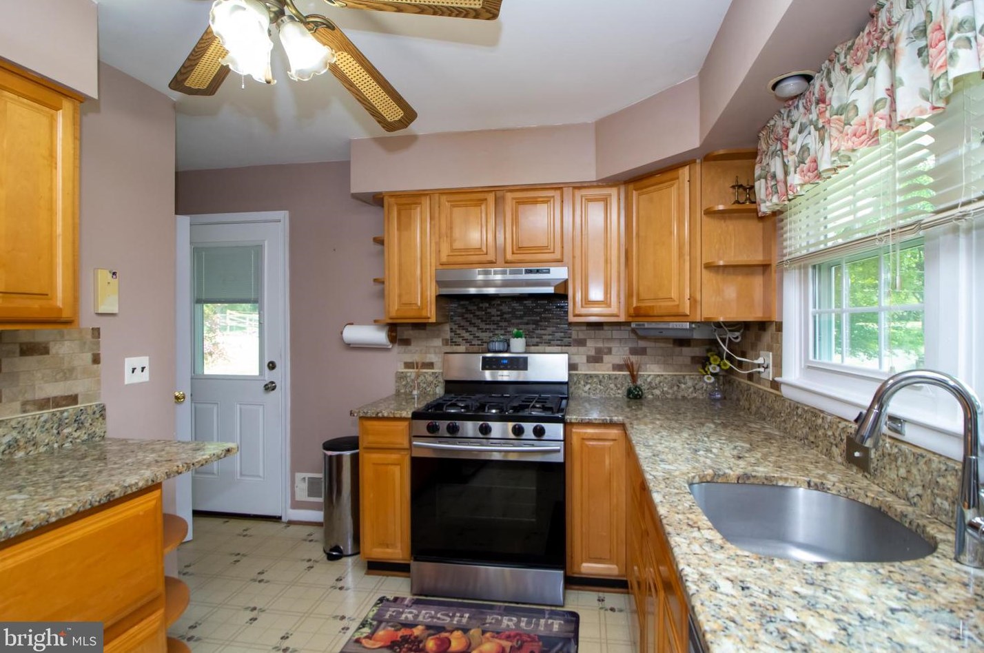 4022 Dee Jay Dr, Ellicott MD 21042-5612 exterior