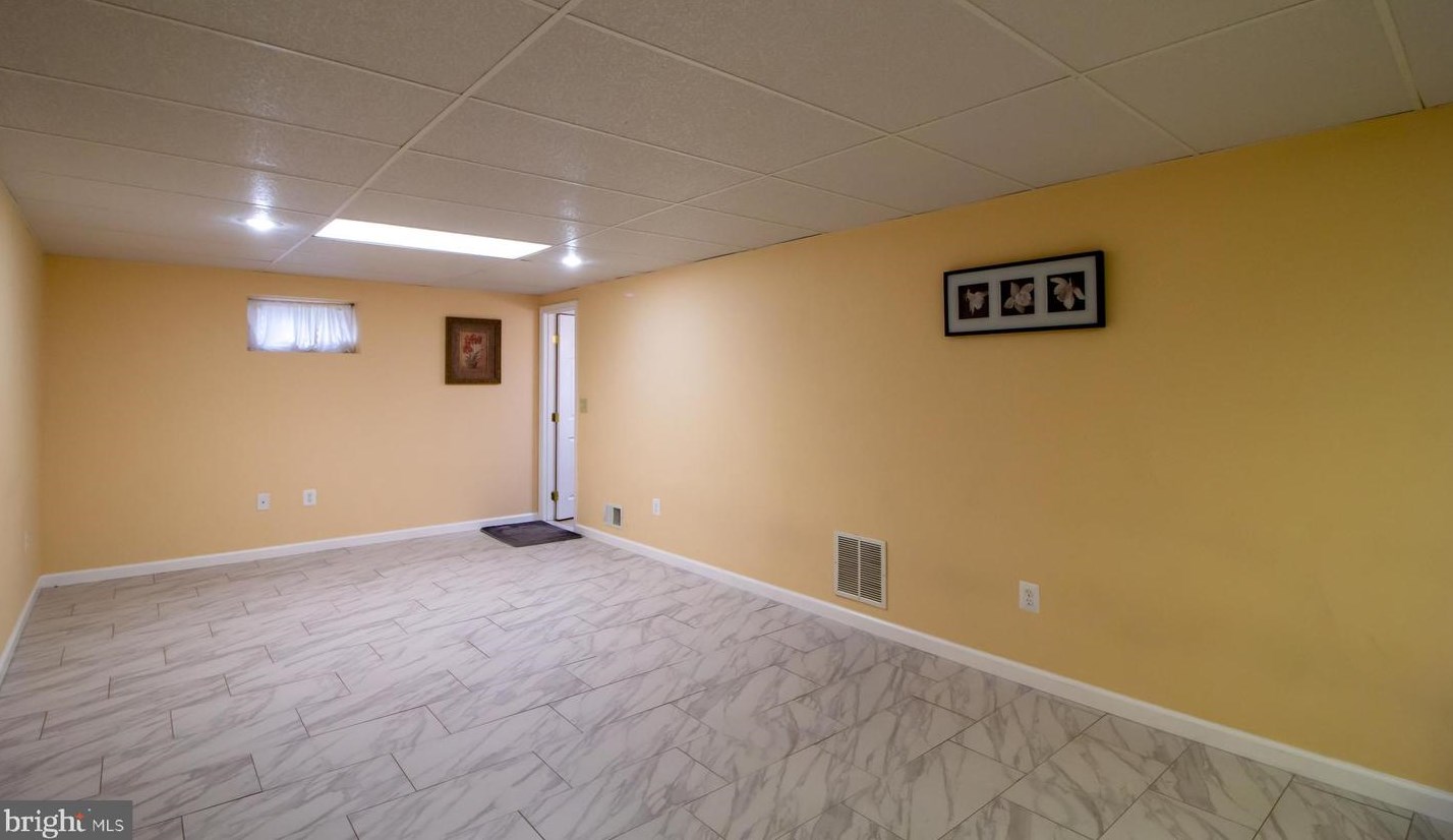 4022 Dee Jay Dr, Ellicott MD 21042-5612 exterior