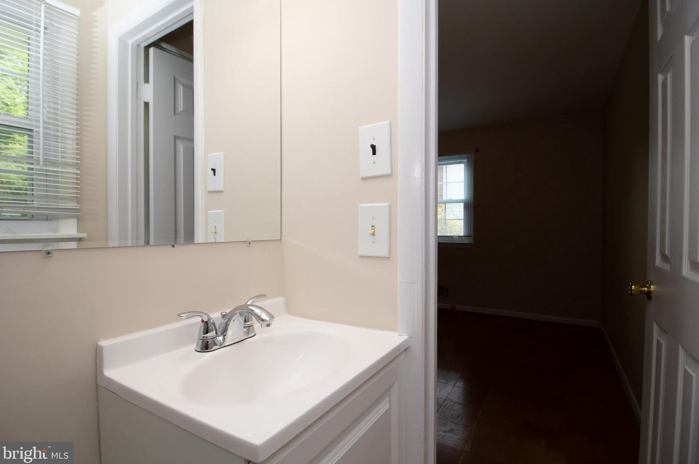 4022 Dee Jay Dr, Ellicott MD 21042-5612 exterior