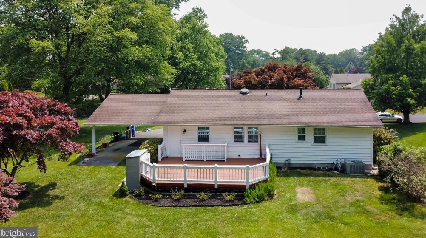 4022 Dee Jay Dr, Ellicott MD 21042-5612 exterior