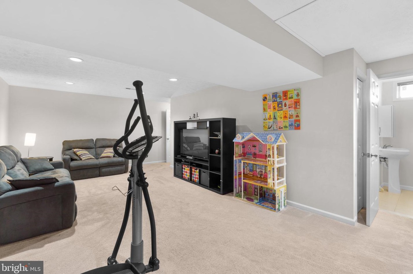 6401 Sedgwick St, Baltimore MD 21075-6198 exterior