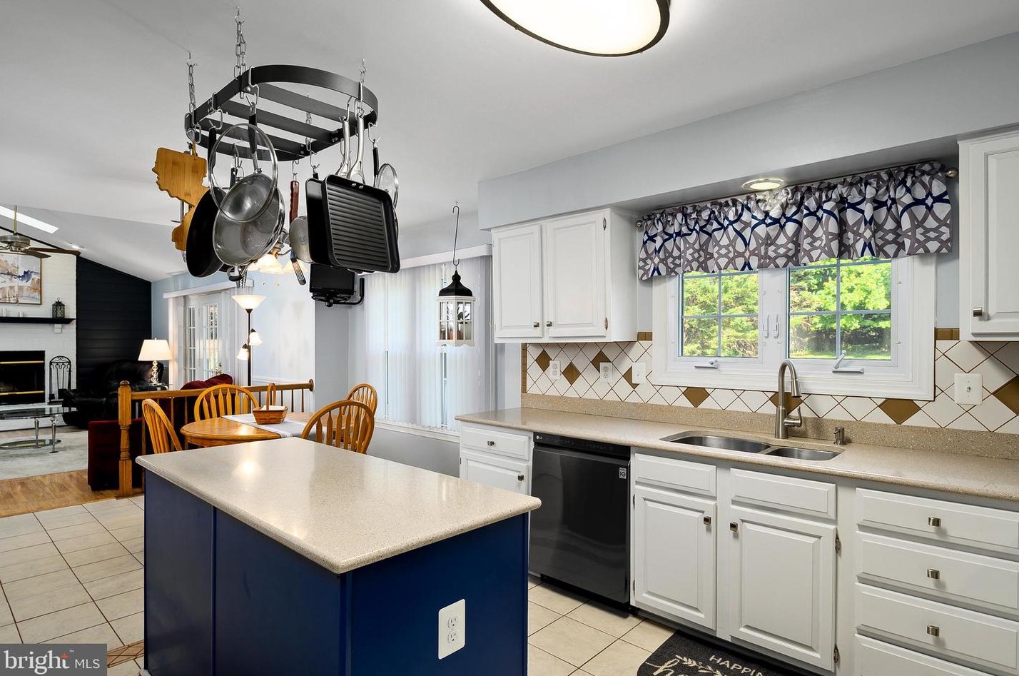 5229 Rising Sun Ln, Ellicott MD 21043-6302 exterior