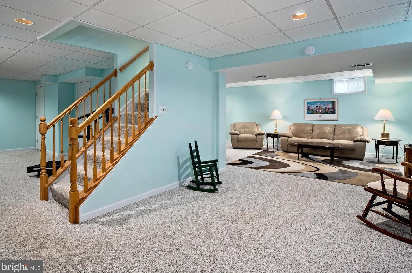 5229 Rising Sun Ln, Ellicott MD 21043-6302 exterior