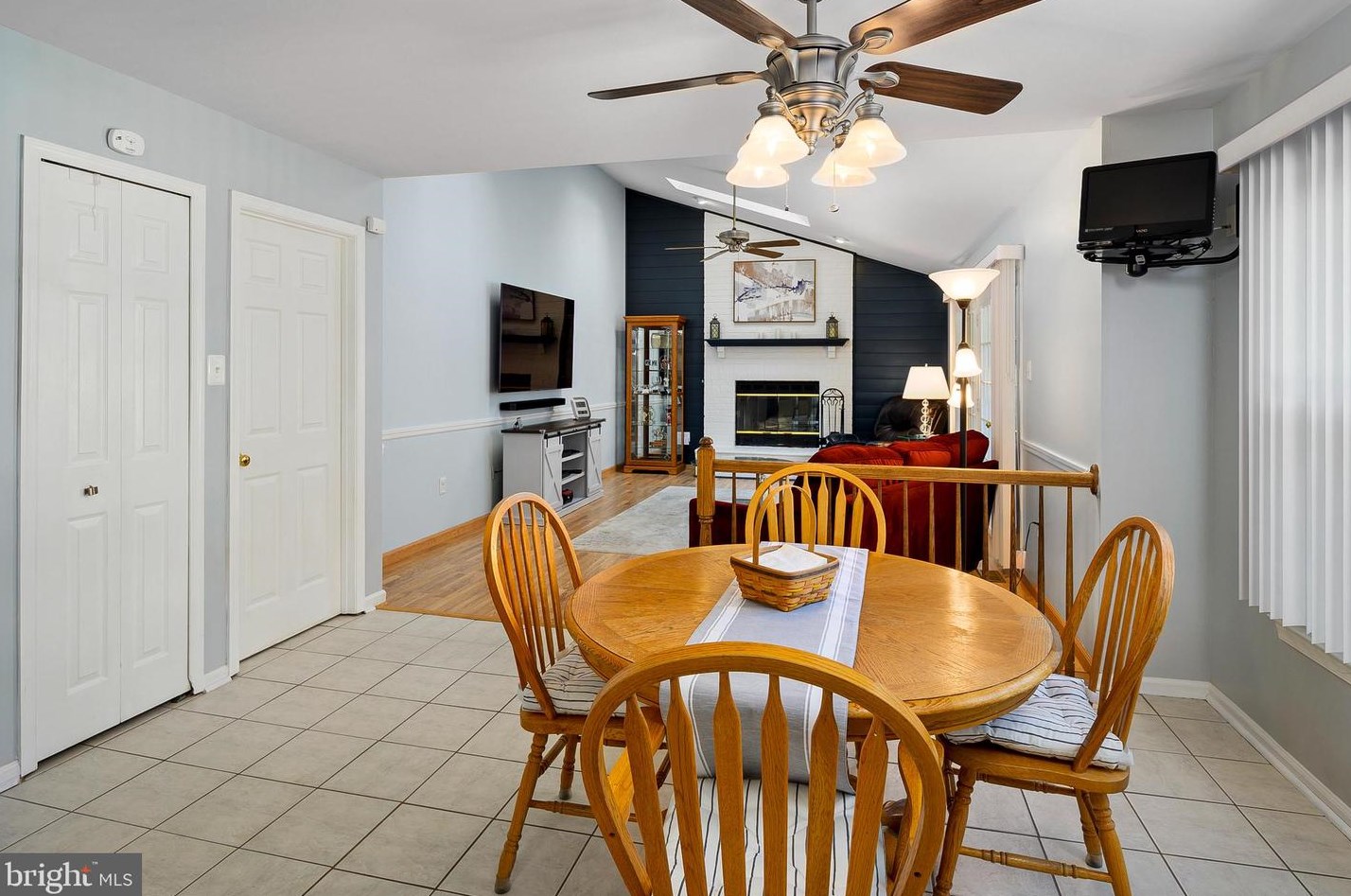 5229 Rising Sun Ln, Ellicott MD 21043-6302 exterior