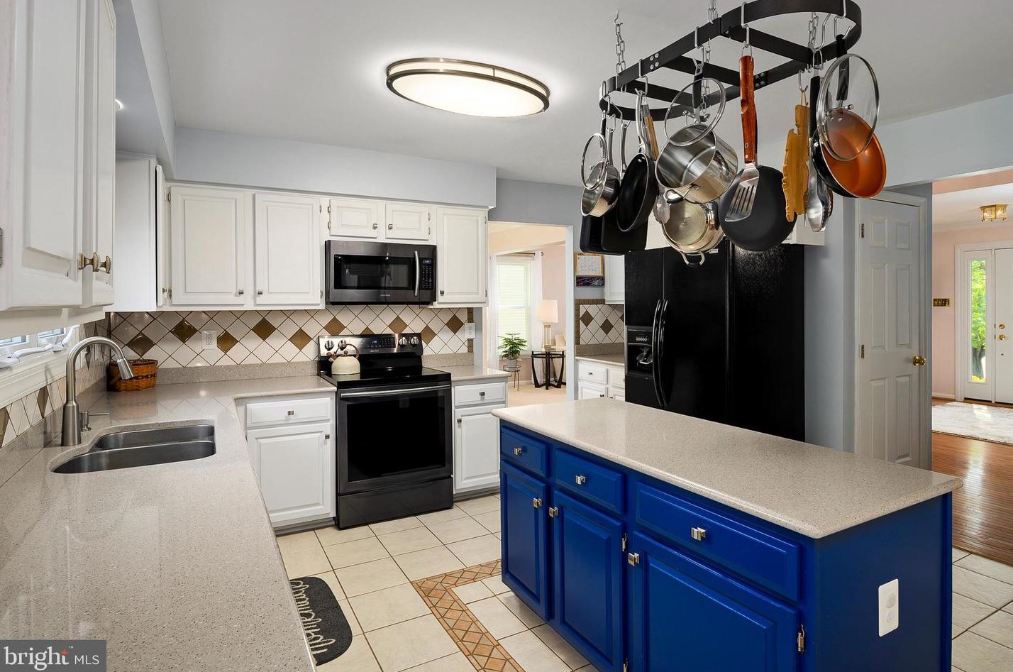 5229 Rising Sun Ln, Ellicott MD 21043-6302 exterior