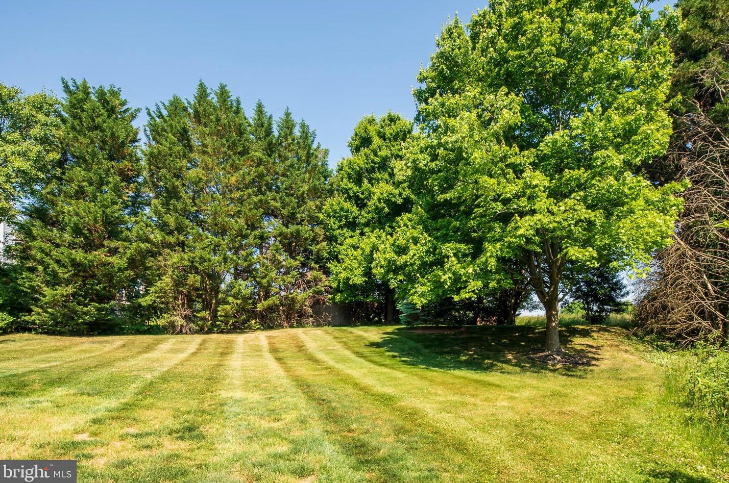 5229 Rising Sun Ln, Ellicott MD 21043-6302 exterior