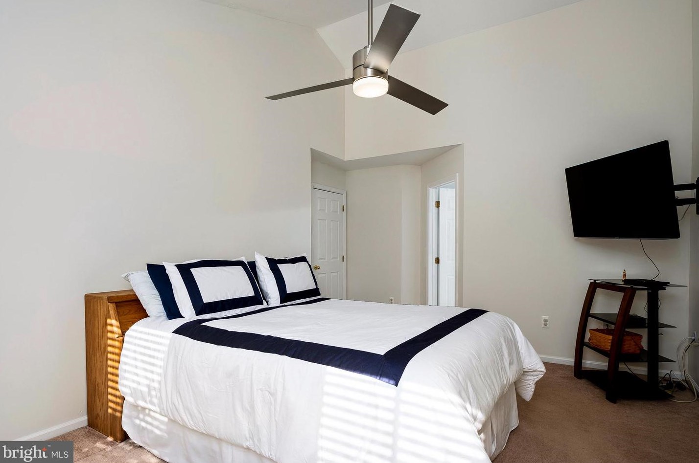 5229 Rising Sun Ln, Ellicott MD 21043-6302 exterior