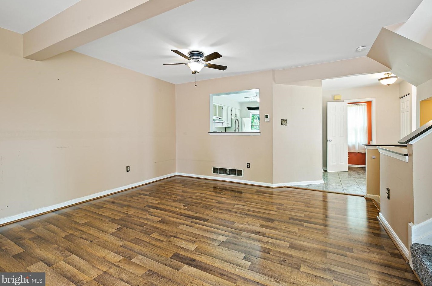 8776 Manahan Dr, Ellicott MD 21043-5404 exterior