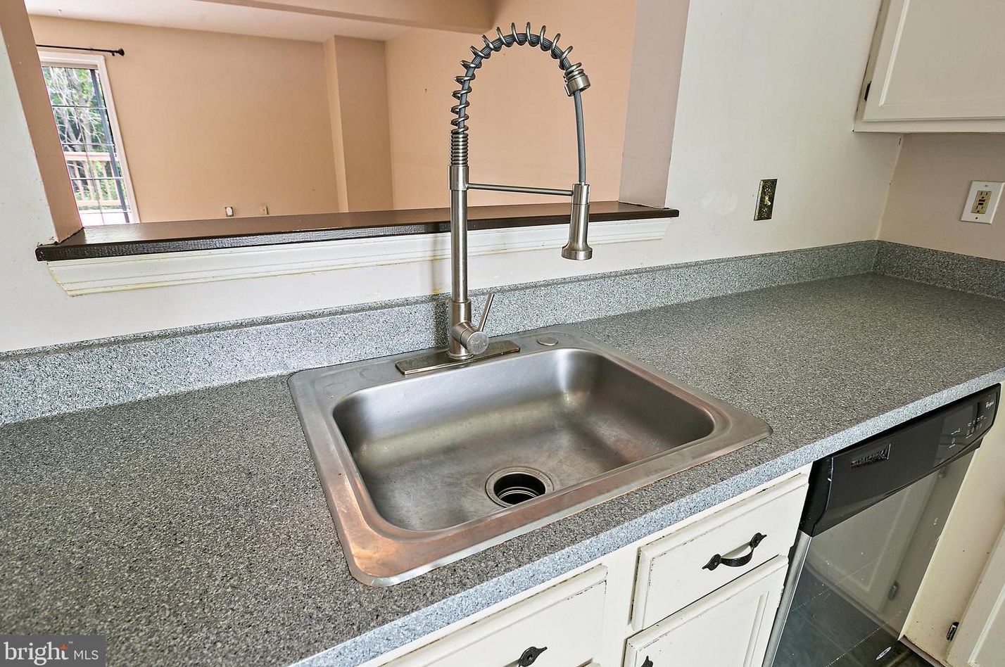 8776 Manahan Dr, Ellicott MD 21043-5404 exterior