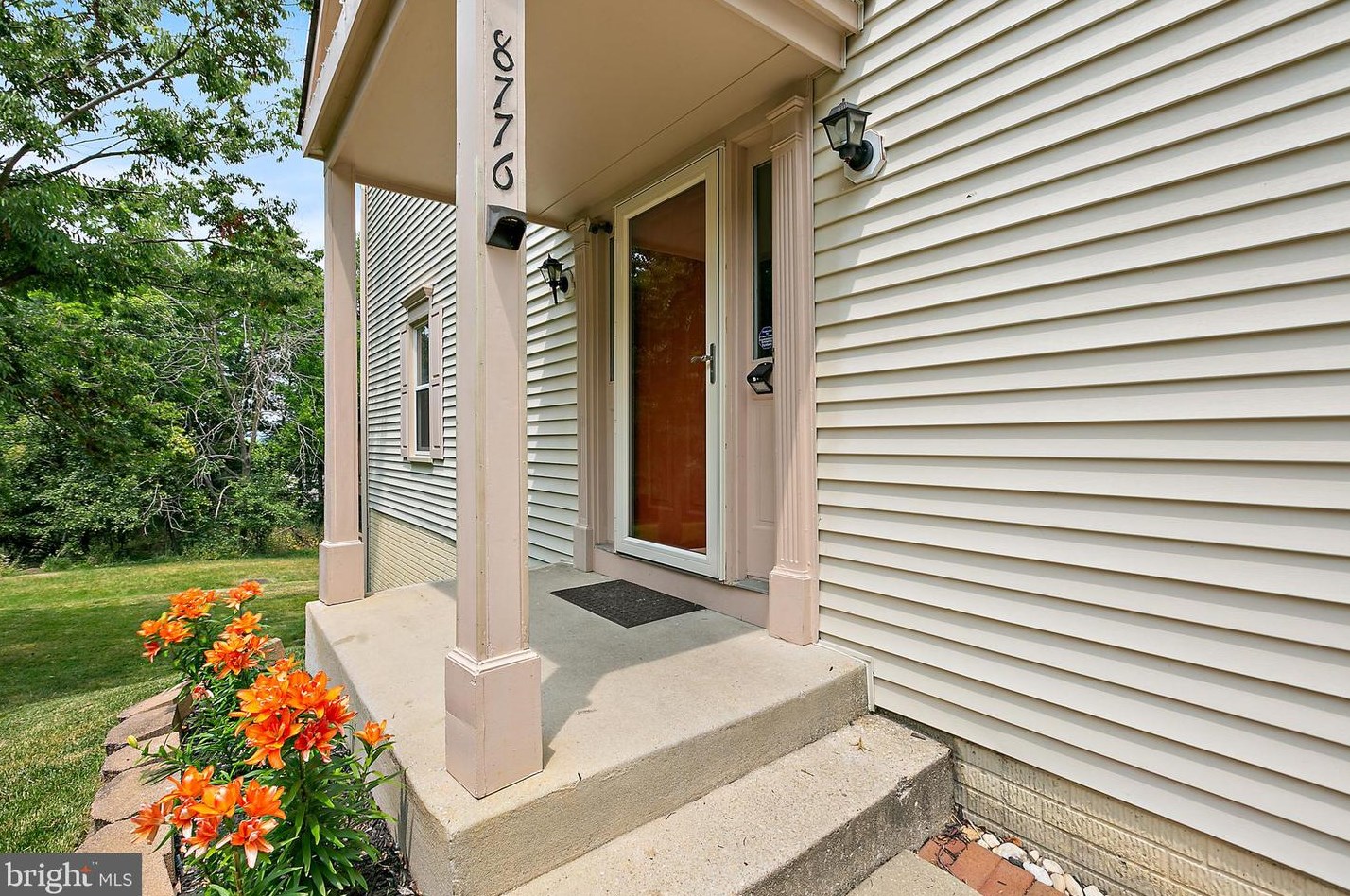 8776 Manahan Dr, Ellicott MD 21043-5404 exterior