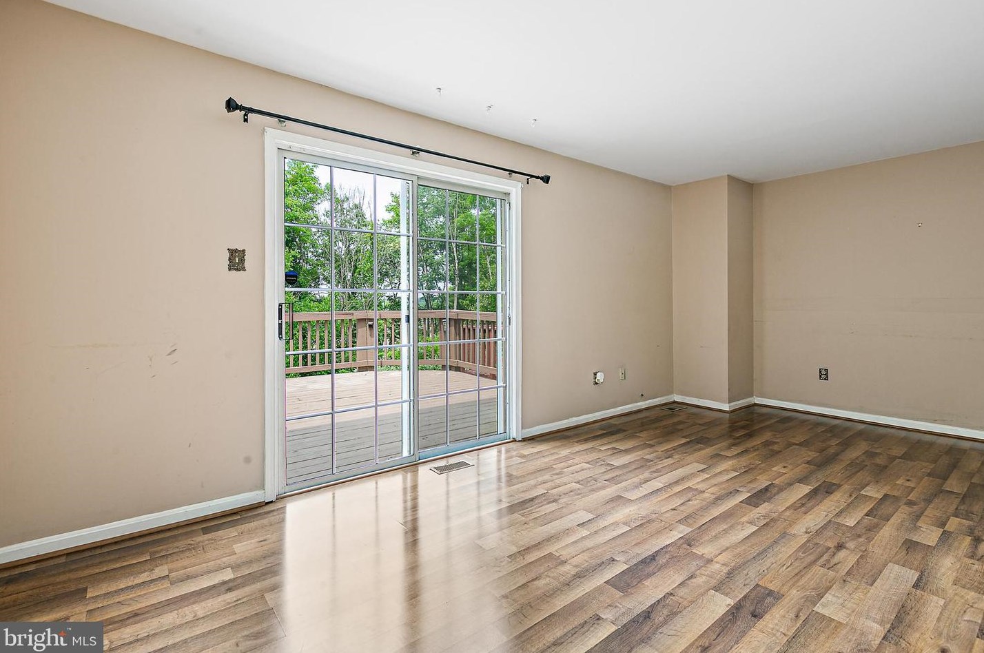 8776 Manahan Dr, Ellicott MD 21043-5404 exterior