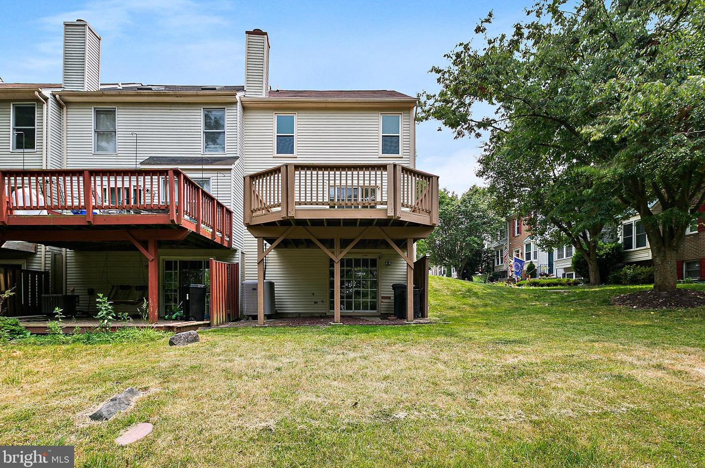 8776 Manahan Dr, Ellicott MD 21043-5404 exterior