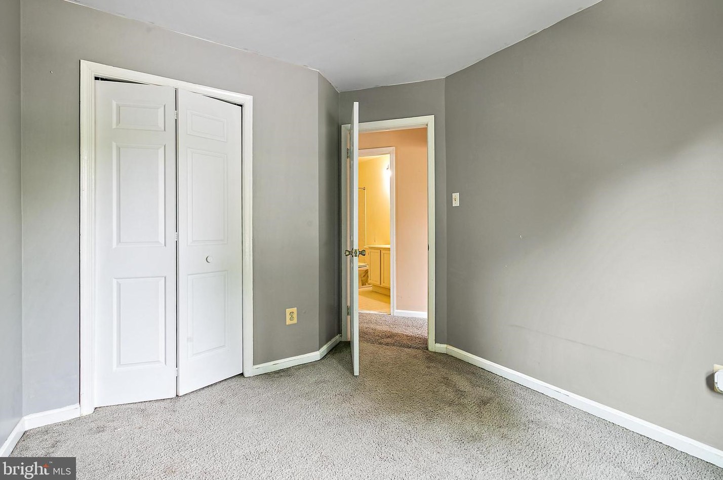 8776 Manahan Dr, Ellicott MD 21043-5404 exterior