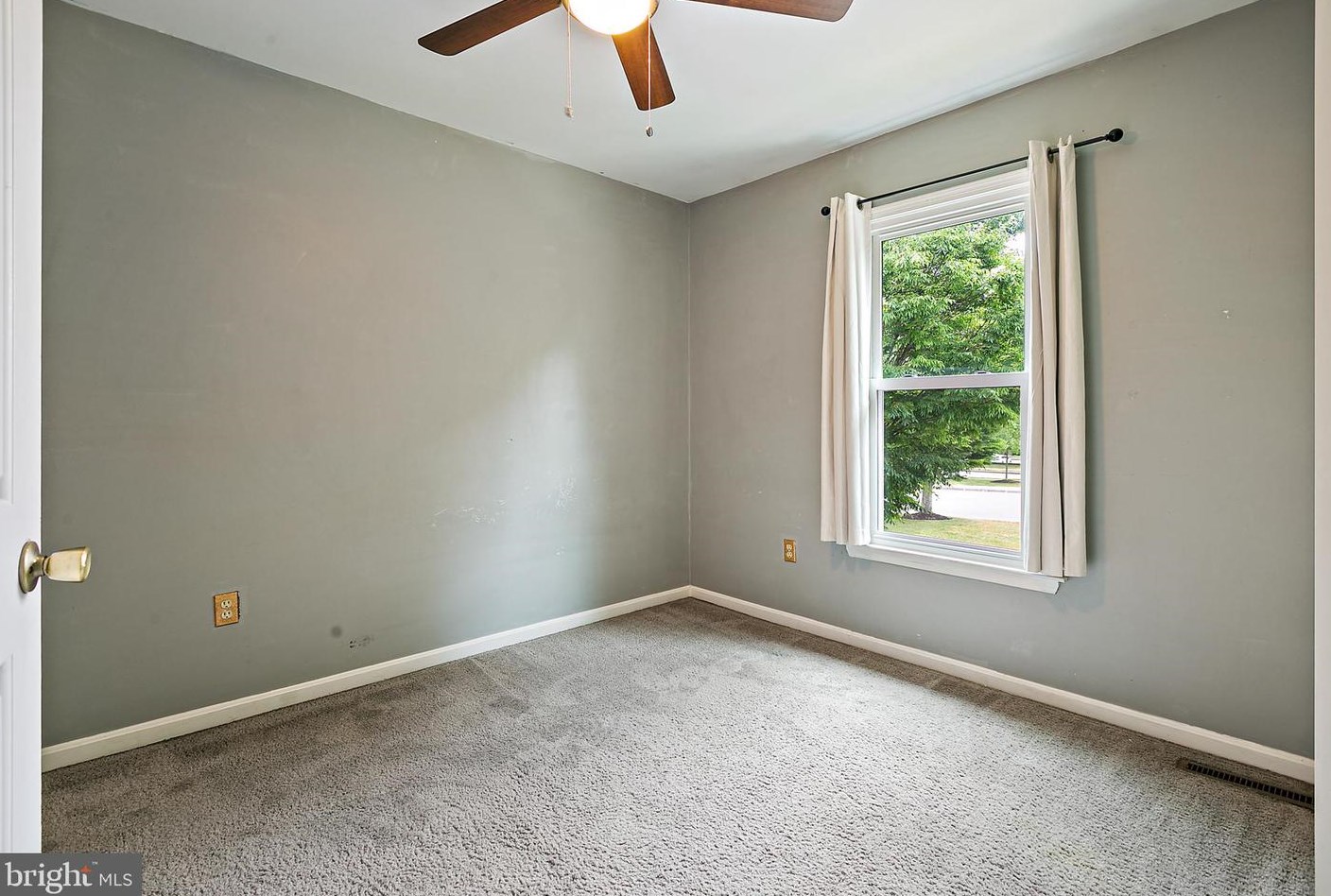 8776 Manahan Dr, Ellicott MD 21043-5404 exterior