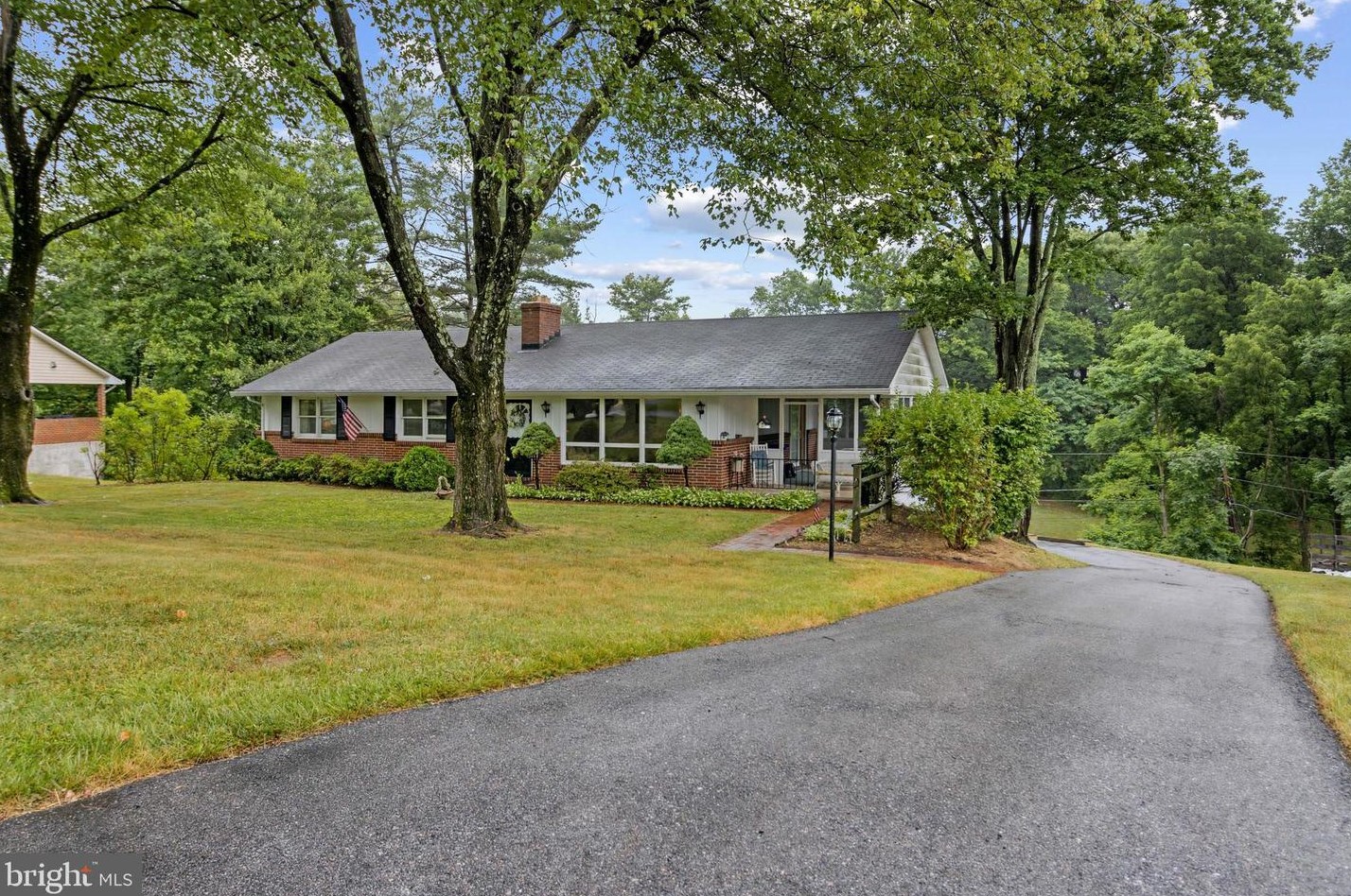 10110 Maplewood Dr, Ellicott, MD 21042-1623