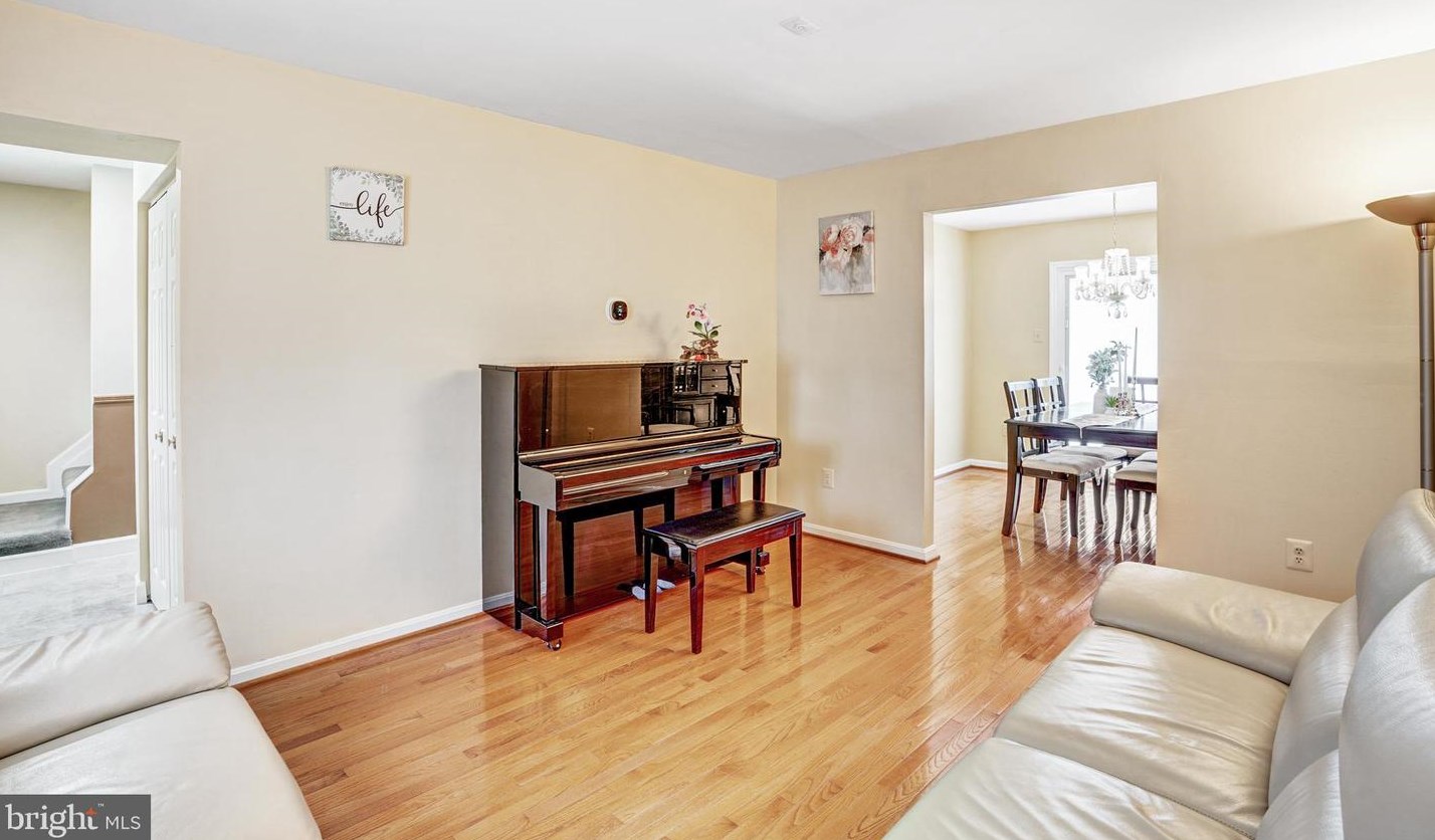 6104 Hunt Club Rd, Baltimore MD  21075-5518 exterior