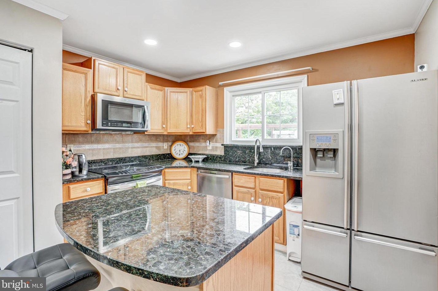 6104 Hunt Club Rd, Baltimore MD  21075-5518 exterior