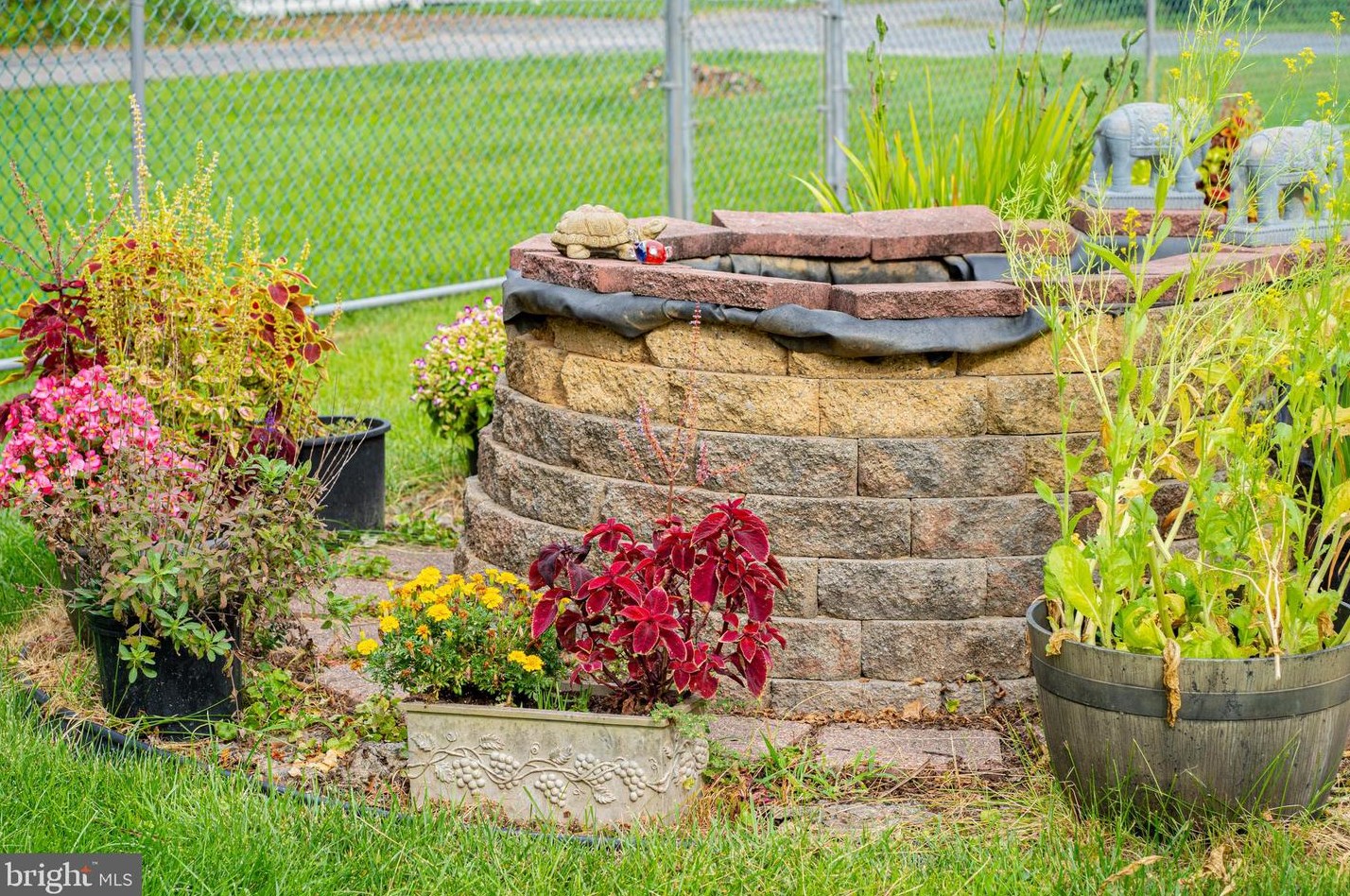 6104 Hunt Club Rd, Baltimore MD  21075-5518 exterior