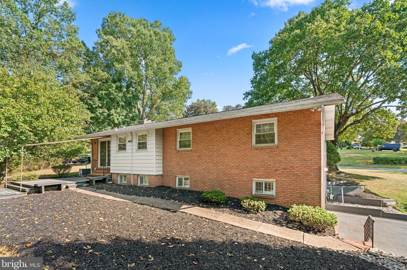 9001 Overhill Dr, Ellicott MD 21042-5221 exterior